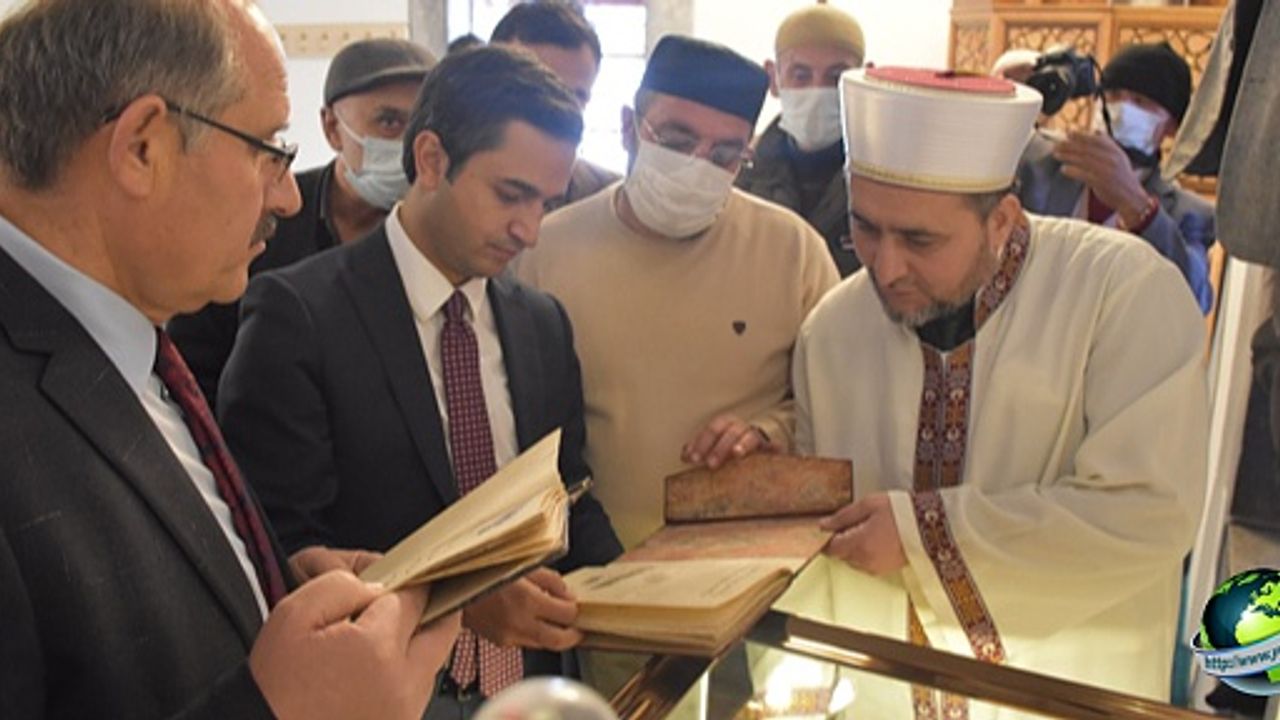 450 Yıllık El Yazması Kur'an-I Kerim Bulundu