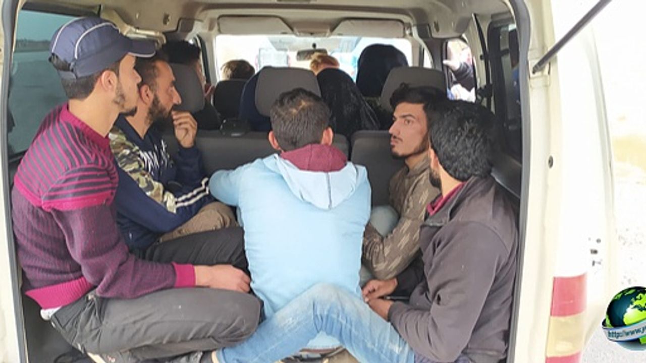 Jandarma Ekipleri; Yol Kontrolünde12 Kaçak Göçmen Yakalandı