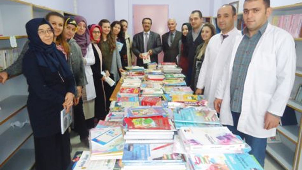  75. Yıl İlk/Ortokul Kütüphanesi Zenginleşmeye Devam Ediyor 