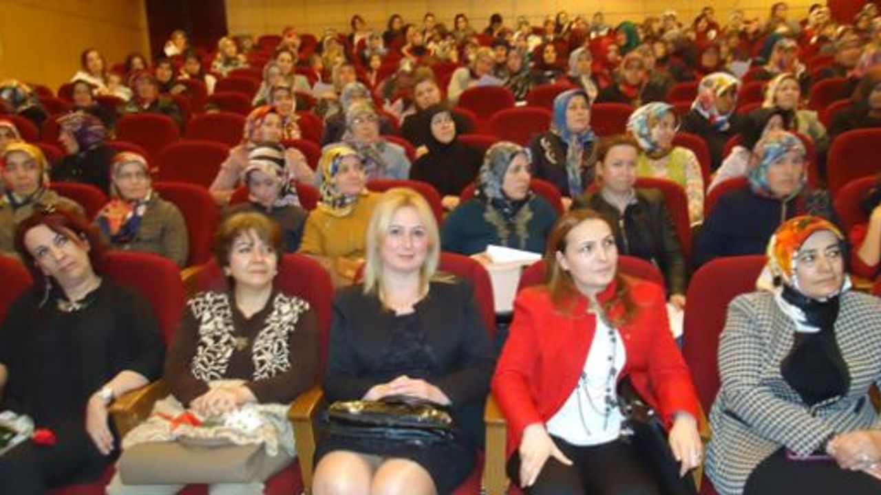  8 Mart Dünya Kadınlar Gününde Kadınlara Yönelik Seminer Düzenlendi