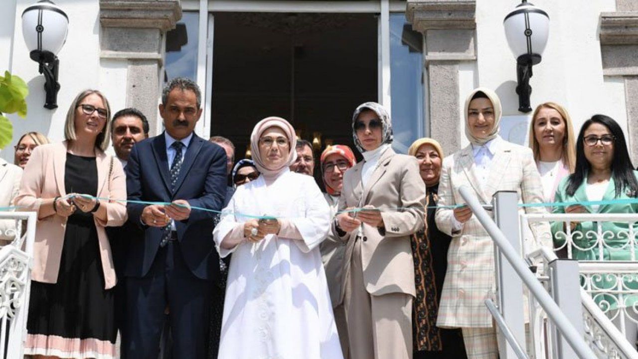 Emine Erdoğan'dan İzmir'de 'Enstitü' açılışı