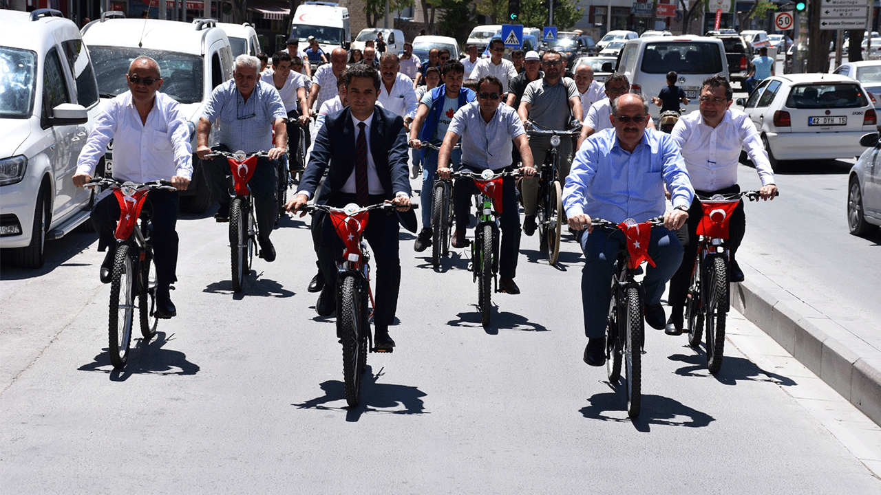 15 Temmuz Demokrasi ve Milli Birlik Gününde Bayraklı Bisiklet Turu, Resim Sergisi ve Sinevizyon Gösterimi Gerçekleştiril