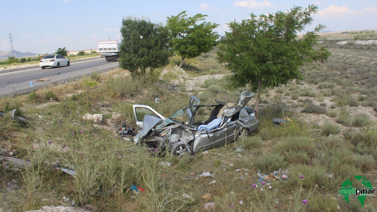 Çekiciye Çarpan Otomobil Sürücüsü Hayatını Kaybetti