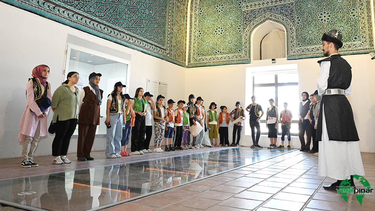 Genç Komek Öğrencileri Konya'nın  Tarihi Şahsiyetlerini Yakından Tanıdı