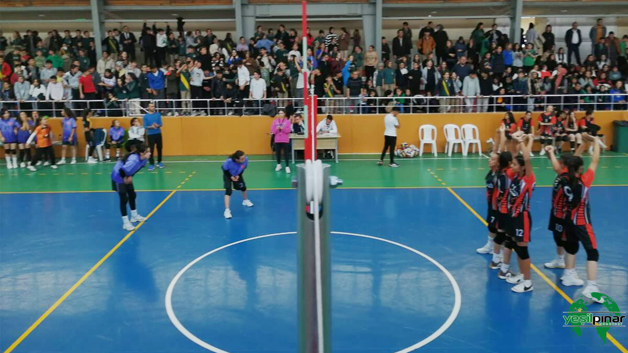 Ortaokullar Arası Kız Voleybol Turnuvası Finalleri Heyecanı Yaşandı