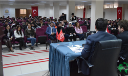 Kaymakam Şenol ÖZTÜRK, Üniversiteli Gençlerle "Bir Bilene Sor" Konferansında Buluştu