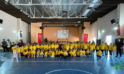 Konya Büyükşehir Belediyesi Spor Konya Projesi Kapsamında Gençlere Eşofman Takımlarını Teslim Edildi