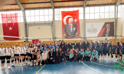Karapınar'da Ortaokullar Arası Kız Voleybol Turnuvası Finalleri Gerçekleştirildi