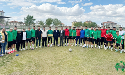 Kaymakam Öztürk ve Başkan Önal'dan Karapınar Belediyespor'a Play-Off Öncesi Moral Ziyareti