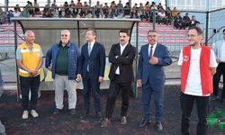 Kaymakam Öztürk ve Başkan Önal Kaymakamlık Futbol Turnuvası Kapsamında Oynanan Müsabakayı İzledi