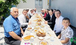 Muhtar Zorlu’dan Yol Yapım Çalışanlarına Anlamlı Jest