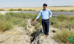 Akören’de Yüzey Yarıkları Korkutuyor: Muhtardan Yetkililere Acil Çağrı