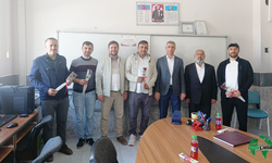 Karapınar’da Anlamlı Etkinlik: Öğretmenlere Gül, Öğrencilere İkram