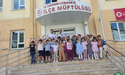 4-6 Yaş Kur’an Kursu Öğrencilerinden Müftülüğe Bayram Ziyareti