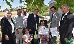 Evde Eğitim Gören Zeynep Gülsüm Akman Karne Sevincine Ortak Olundu