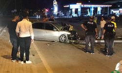 Kontrolden Çıkan Otomobil Aydınlatma Direğine Çarptı : 1 Yaralı