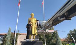 Karapınar Mesleki Eğitim Merkezi Öğrencilerinden Atatürk Anıtı’na Bakım Çalışması