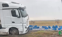 Karapınar-Ereğli Yolunda Kola Yüklü TIR Refüje Girdi: Şişeler Yola Saçıldı