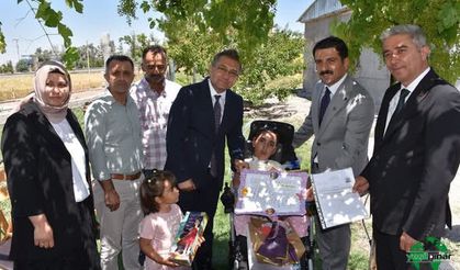 Evde Eğitim Gören Zeynep Gülsüm Akman Karne Sevincine Ortak Olundu