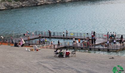 Acıgöl Yaz Sezonunda Ziyaretçilerin Gözdesi Oldu, Hırtlak Bölge Ekonomisine Katkı Sağlıyor