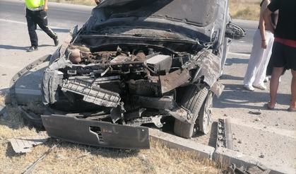 Karapınar’da Otomobil Orta  Refüje Çarptı : 4 Yaralı