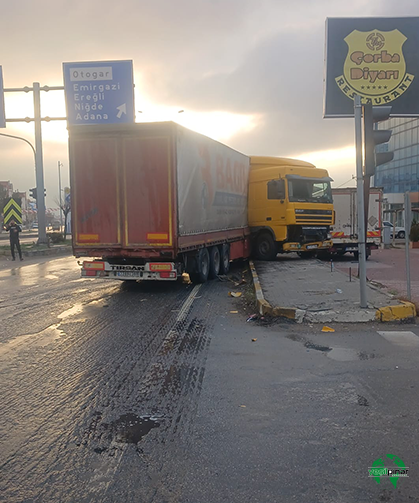 Karapınar'da Maddi Hasarlı Trafik Kazası