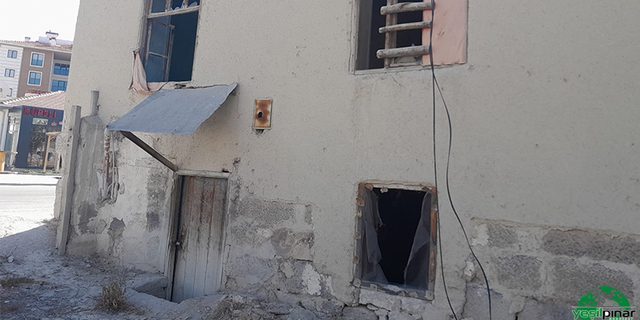Karapınar'da Metruk Binalar Tehlike Saçıyor