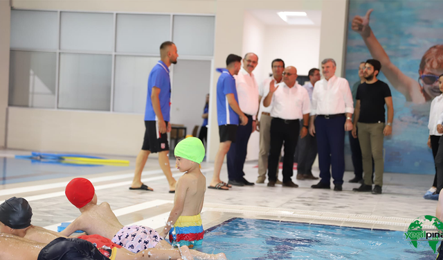 Akyürek Karapınar Ziyaretleri Kapsamında Yarı Olimpik Yüzme Havuzunu İnceledi