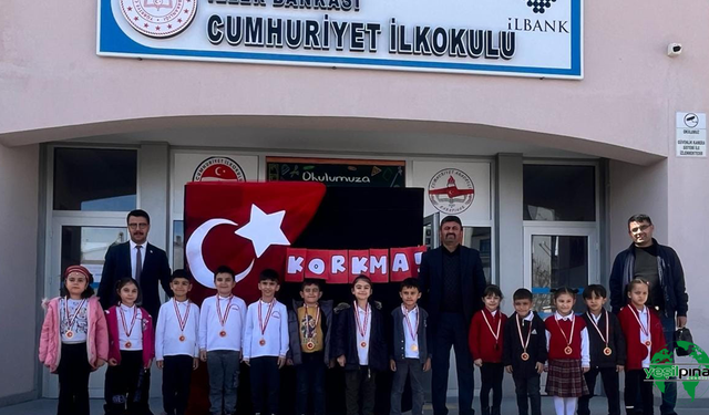 Cumhuriyet İlkokulu "İstiklal Marşı'nı Güzel Okuma" Yarışması Düzenledi