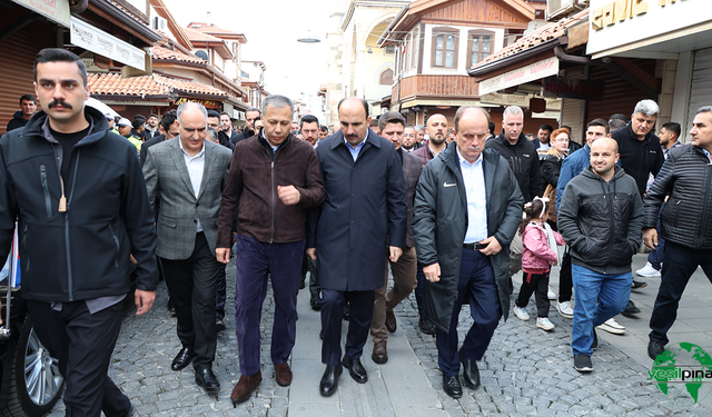 İçişleri Bakanı Yerlikaya Bayramın İlk Günü Konyalılarla Buluştu