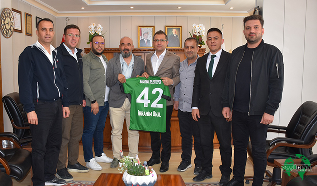 Karapınar Belediyespor Kulübü Yöneticileri Başkan  İbrahim Önal'ı Ziyaret Etti