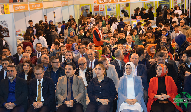Karapınar'da "Okumak Özgürlüğe Uçmaktır" Sloganıyla Kitap Fuarı Kapılarını Açtı