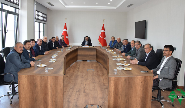 Mahalle Muhtarları Kaymakam Şenol Öztürk'ü Ziyaret Etti