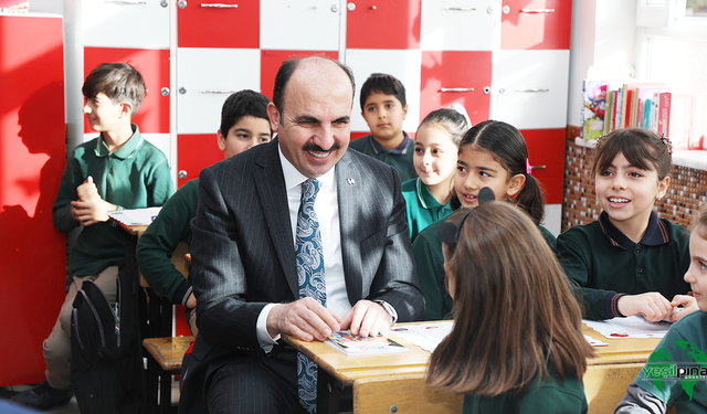 Başkan Altay Karne Heyecanı Yaşayan Öğrencileri Tebrik Etti