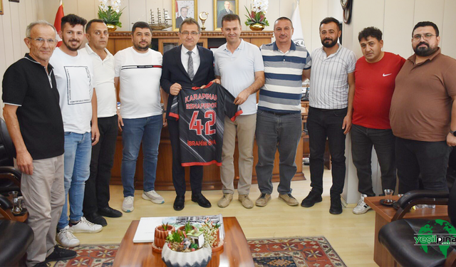 Karapınar Esnafspor’dan Başkan Önal’a Ziyaret ve Forma Takdimi