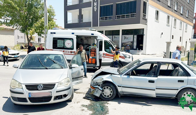 Karapınar’da İki Otomobil Çarpıştı : 6 Kişi Yaralandı