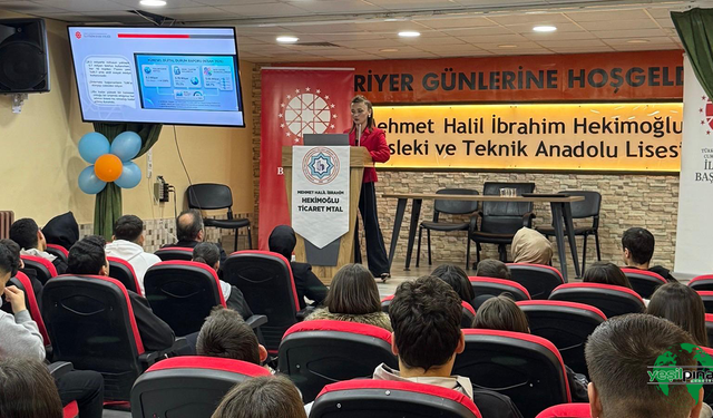 Konya’da Öğrencilere Dezenformasyonla Mücadele ve Güvenli Sosyal Medya Kullanımı Eğitimi Verildi