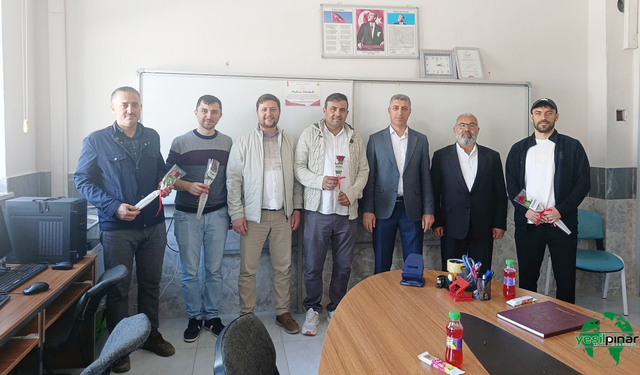 Karapınar’da Anlamlı Etkinlik: Öğretmenlere Gül, Öğrencilere İkram