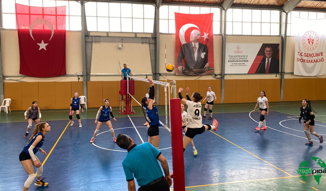 Karapınar ALBA Genç Kızlar Voleybol Takımı Çeyrek Finale Yükseldi