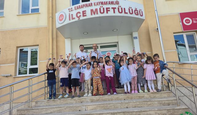4-6 Yaş Kur’an Kursu Öğrencilerinden Müftülüğe Bayram Ziyareti