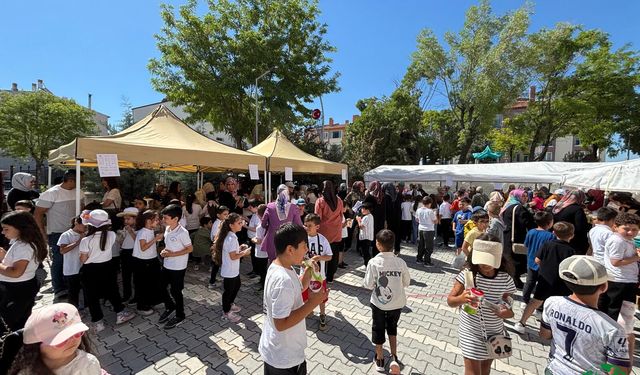 Cumhuriyet İlkokulu’nda Yıl Sonu Kermesi Yoğun İlgi Gördü