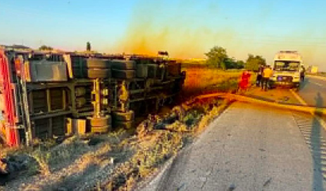 Karapınar’da kontrolden çıkan kamyon şarampole devrildi: 1 yaralı