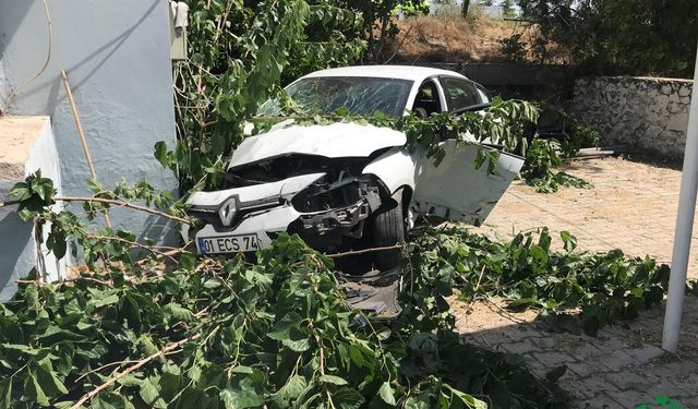 Ereğli'de Tırın Patlayan Lastiği Kazaya Neden Oldu: 3'ü Çocuk 8 Yaralı