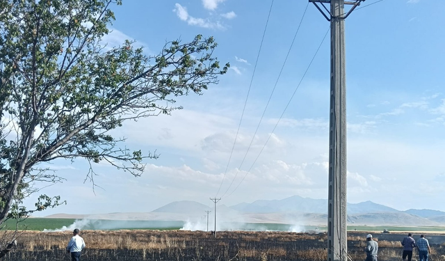 Karapınar'da Buğday Tarlasında Yangın