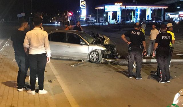 Kontrolden Çıkan Otomobil Aydınlatma Direğine Çarptı : 1 Yaralı
