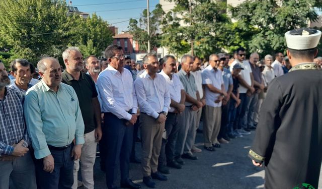 AK Parti Genel Başkan Yardımcısı Nihat Zeybekci, Karapınar'da Cenaze Programına Katıldı