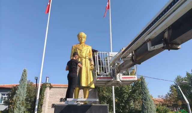 Karapınar Mesleki Eğitim Merkezi Öğrencilerinden Atatürk Anıtı’na Bakım Çalışması