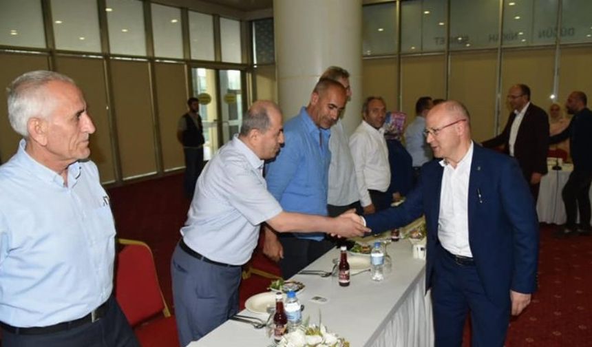 AK Parti Bursa'da 'mahalle başkanları' ile buluştu