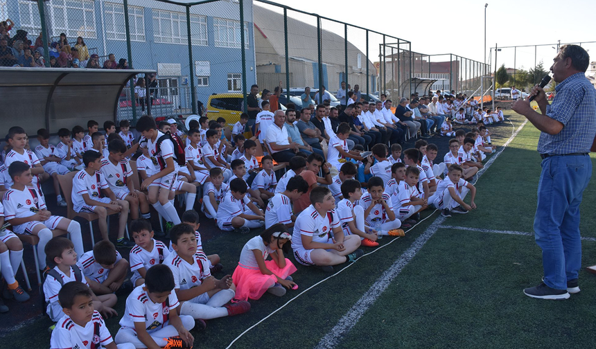 Karapınar Esnaf Spor Yaz Futbol Okulu Kapanış Töreni Düzenlendi