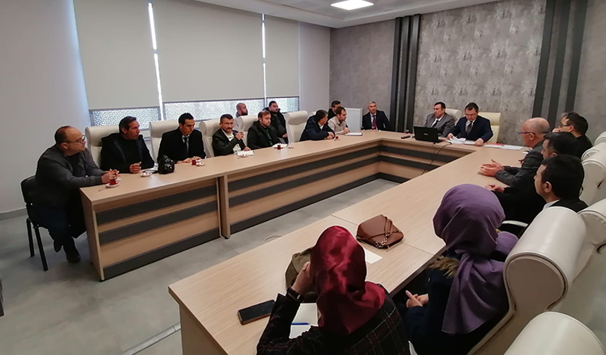 İlçe Milli Eğitim Müdürlüğü'nde Okul Yöneticileri ile Toplantı